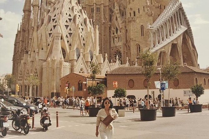 Barcelona : Gaudi & Sagrada Familia Private Tour (Skip The Line Entrance) - Tour Highlights