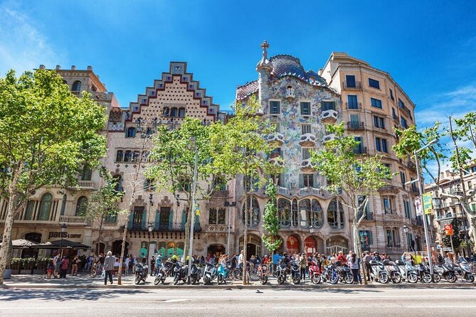 BARCELONA ICONS & PANORAMIC VIEWS by Vespa Scooter - Key Points