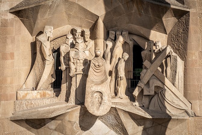 Barcelona. Online Tour to Sagrada Familia With Expert Local Guide - Tour Pricing and Booking Process