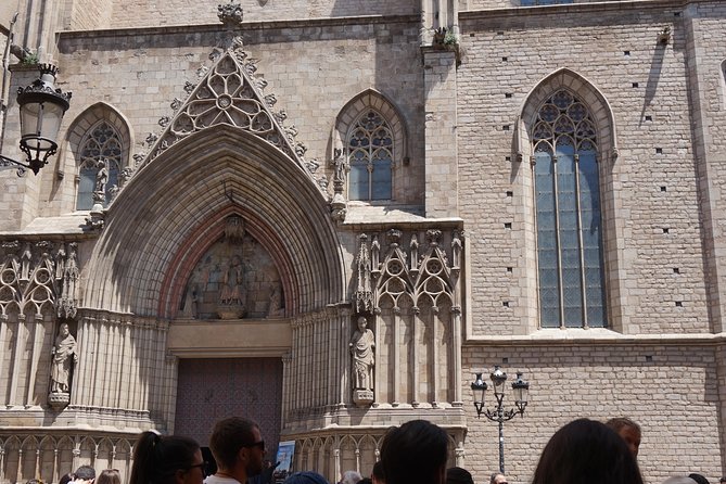 Barcelona Private Guided Walking Tour to Old Town, Lunch and Sagrada Familia - Landmarks Explored
