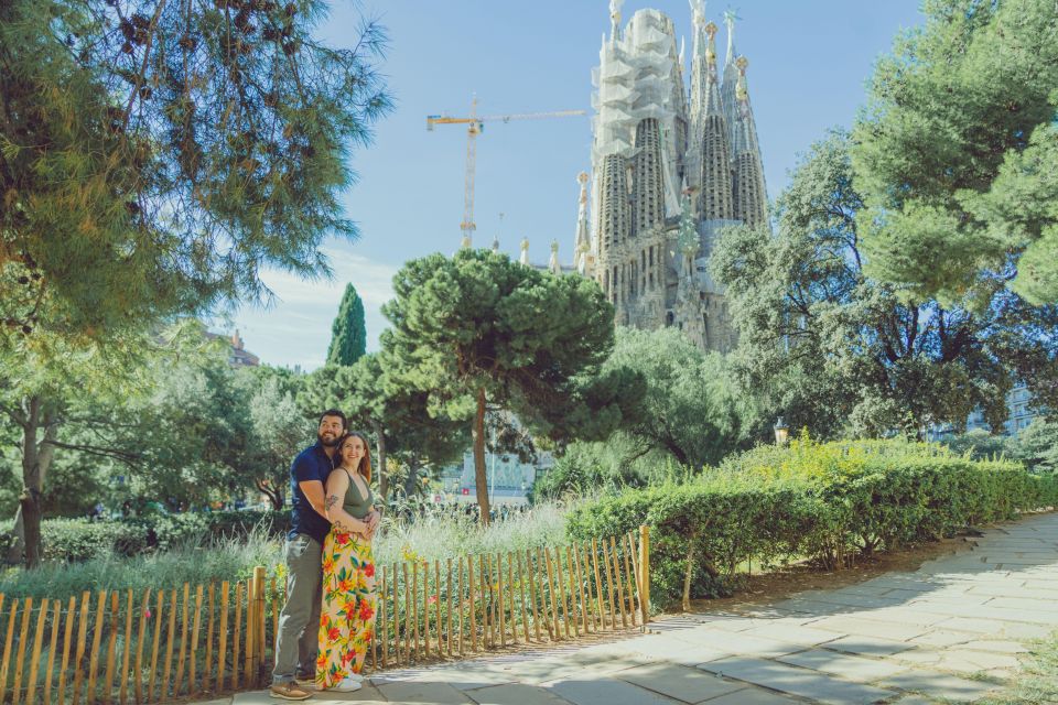 Barcelona: Romantic Photoshoot for Couples - Key Points