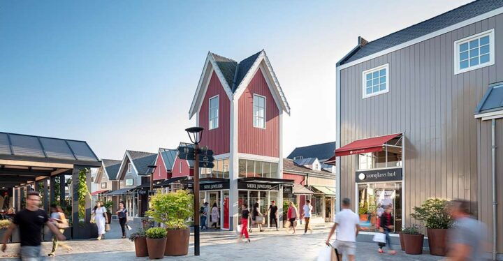 Batavia Stad Fashion Outlet: VIP Day Pass and Coffee & Treat - Key Points