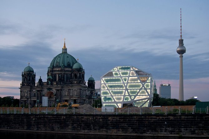 Berlin City Of Lights PhotoWalk Tour - Key Points