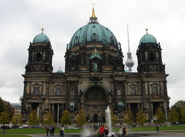 Berlin Historical Walking Tour: Highlights and Hidden Sites - Key Points