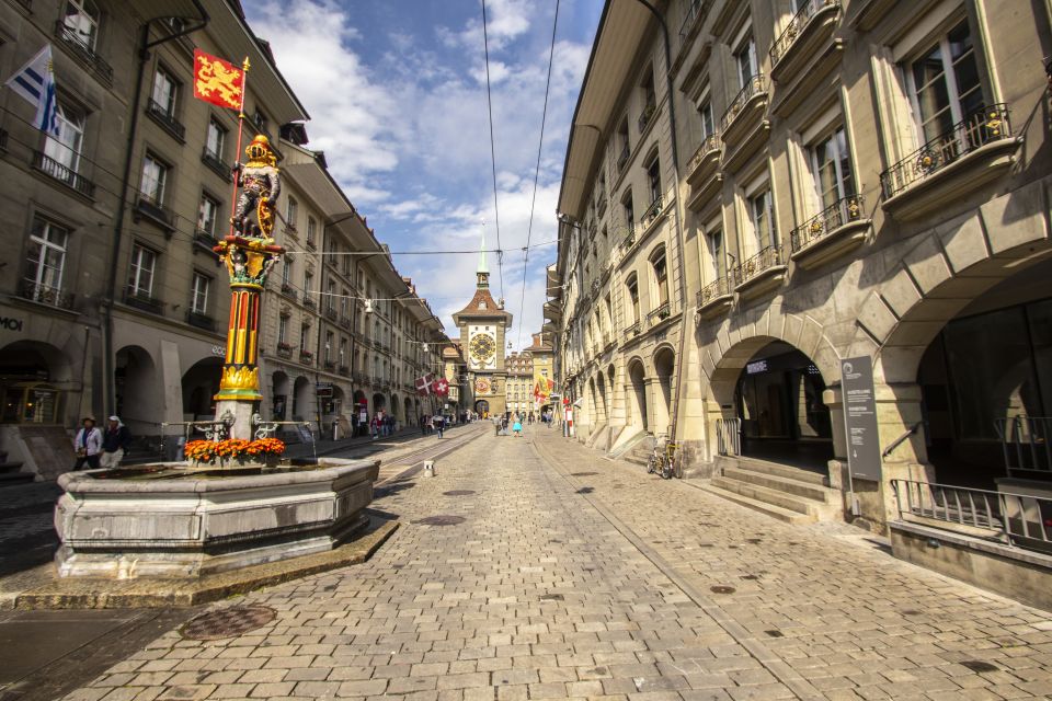 Bern: Express Walk With a Local in 60 Minutes - Key Points