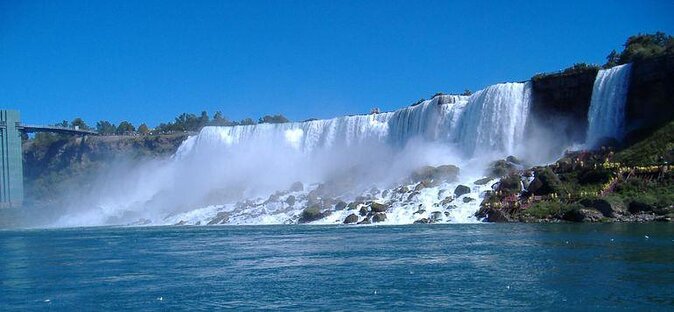 Best of Niagara Falls Canada Small Group W/Boat & Behind Falls - Key Points