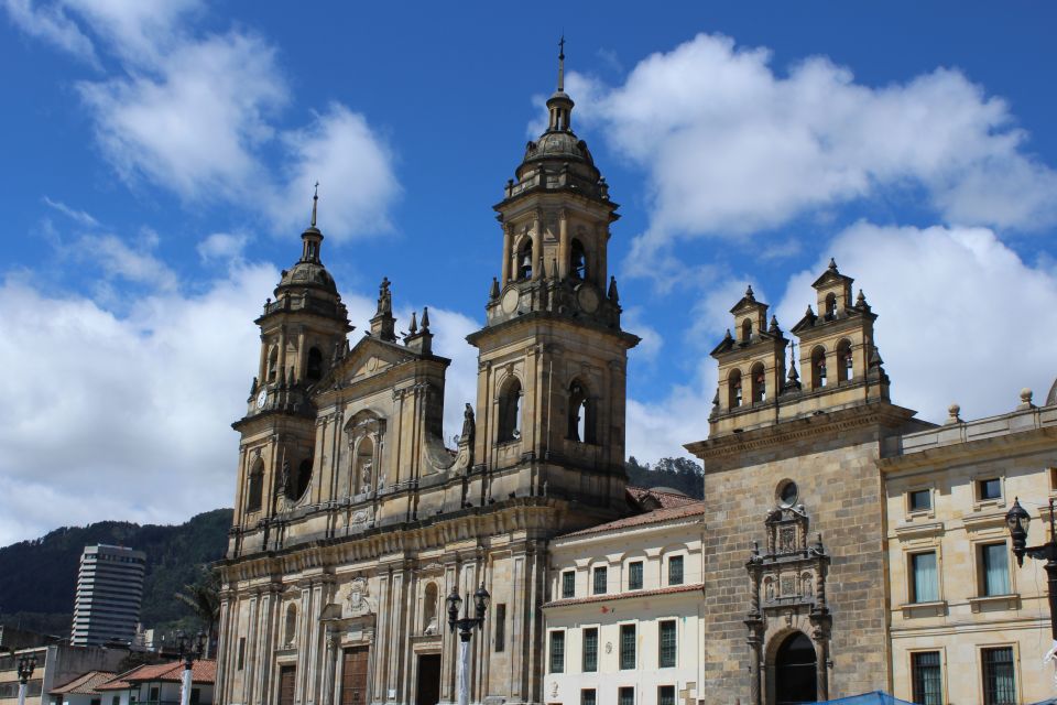 Bogotá: Private Candelaria Walking Tour and Gold Museum - Key Points