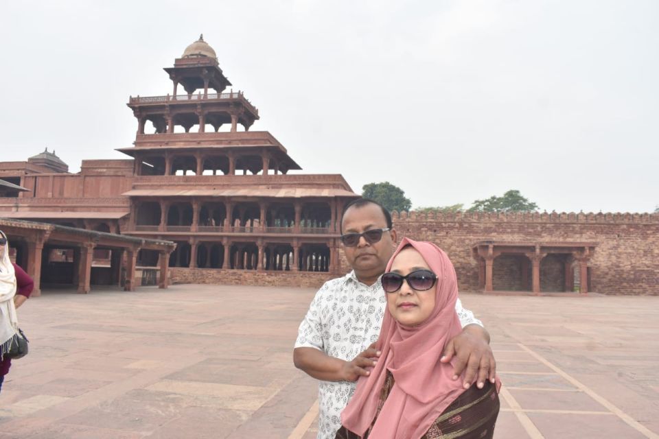 Book Official Tour Guide for Fatehpur Sikri. - Key Points