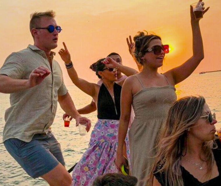 Cartagena De Indias: Sunset Cruise Open Bar With Dance Show - Key Points