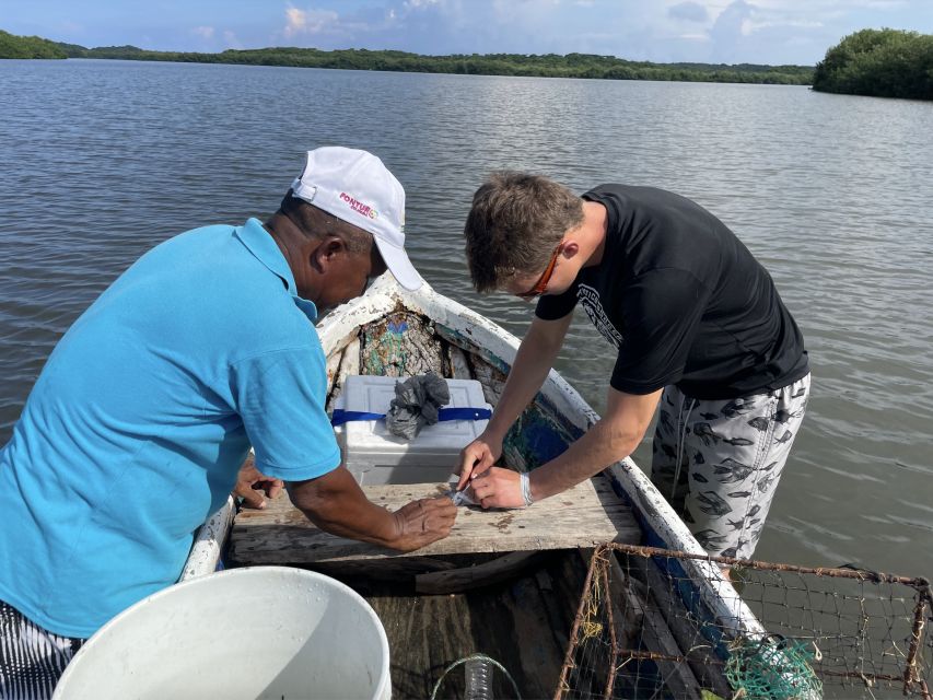 Cartagena Fishing, Crabbing, Birdwatching Experience Lunch - Key Points