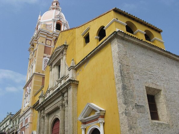 Cartagena Small-Group Walking Tour With Photographer Guide - Key Points