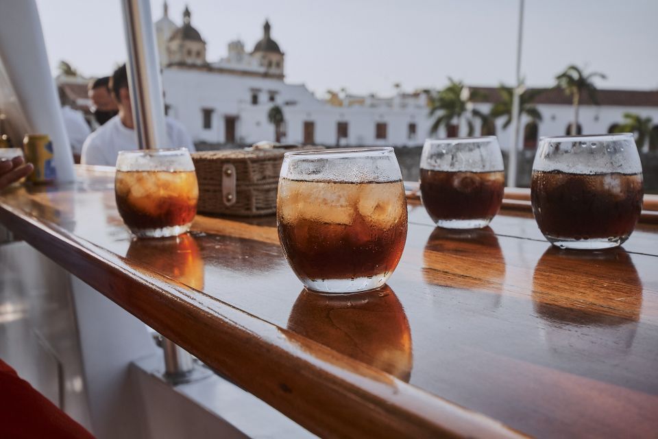 Cartagena: Sunset Cruise With Open Bar - Key Points