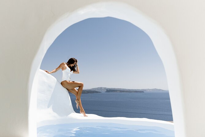 Casual Photoshoot in Santorini by Flying Dress - Key Points