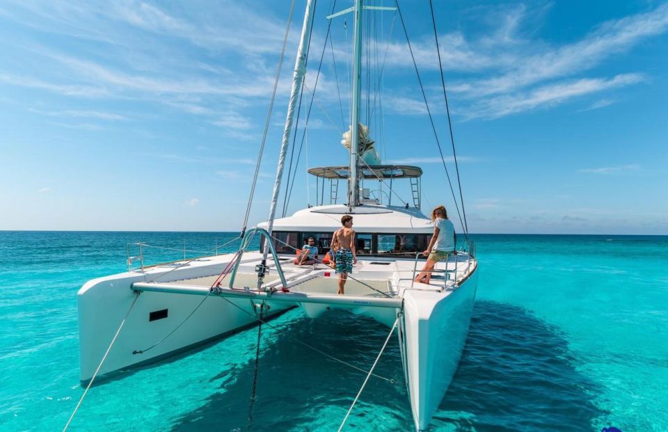 Catamaran to Isla Mujeres Open Bar - Key Points