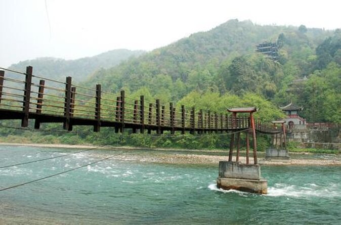 Chengdu Day Tour of Dujiangyan Irrigation System and Mount Qingcheng - Key Points