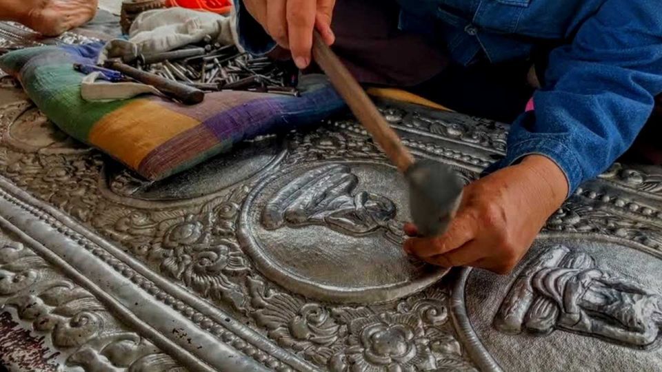 Chiang Mai: Silver Craftwork Temple Tour With Monk Meeting - Key Points