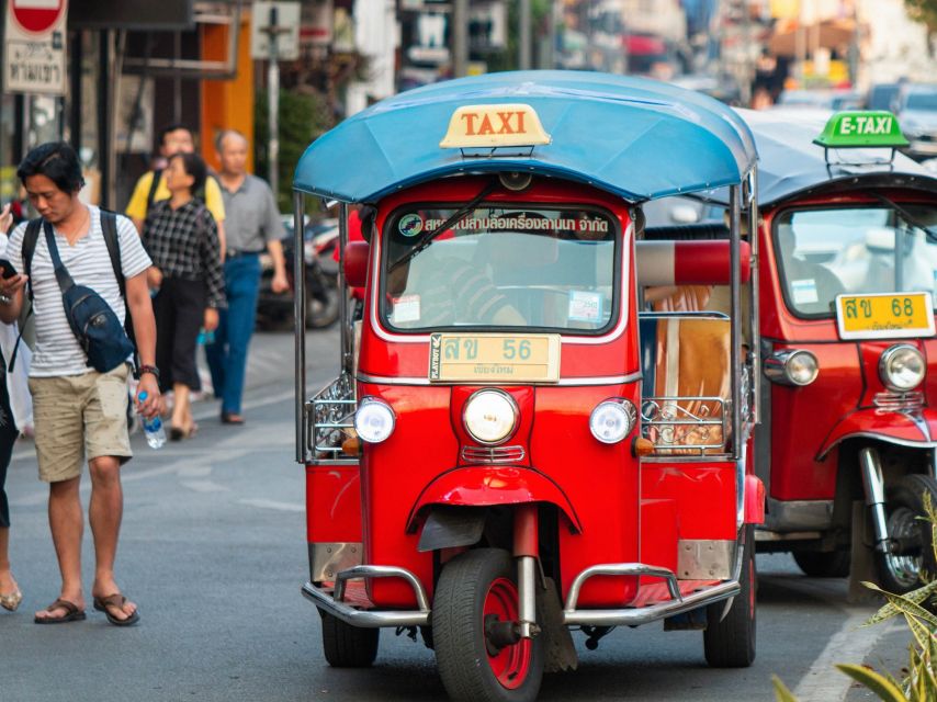 Chiang Mai: Tuk-Tuk Night Tour With Temples and Street Foods - Key Points