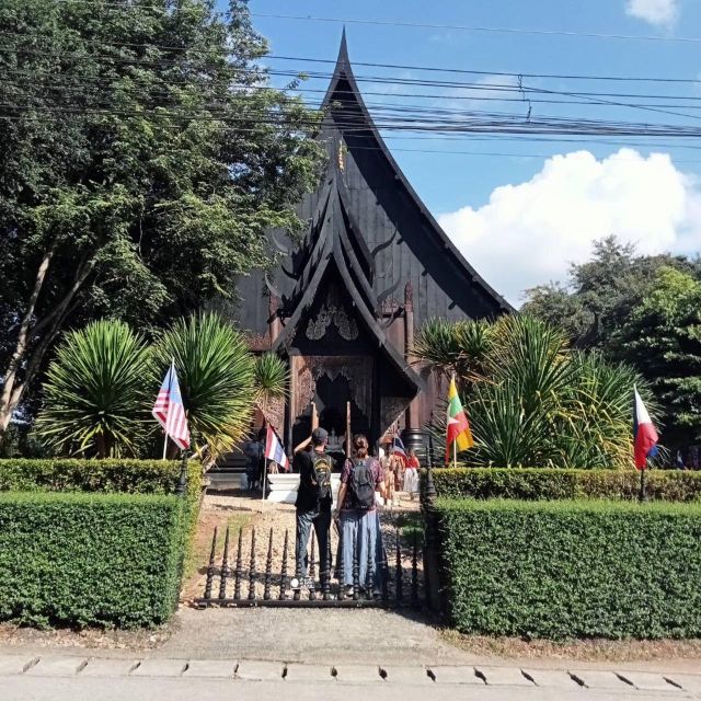 Chiang Rai Tour, White & Blue Temple, Black House - Key Points