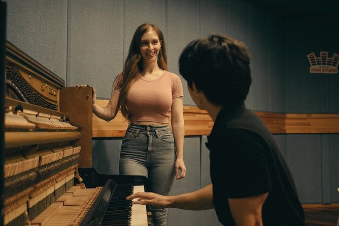 Create Your Own Album With a K-Pop Vocal Trainer in the Studio! - Key Points