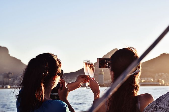 Cruise and Dine Dinner / Cape Town: Sunset Champagne Cruise and 3-Course Dinner - Key Points