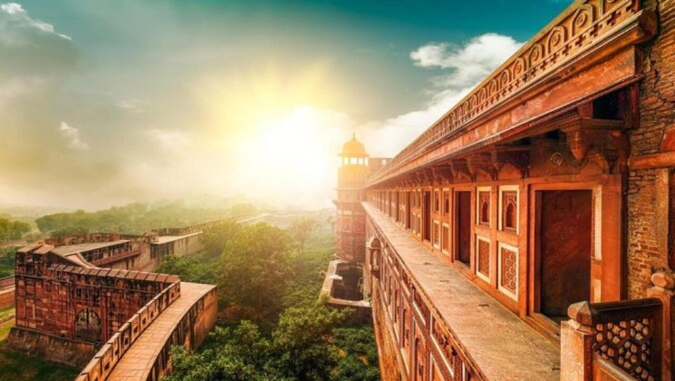 Day Trip to Agra and Taj Mahal by Gatimaan Express - Key Points