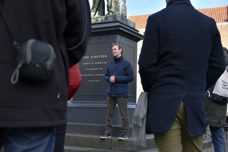 Dordrecht: City Walking Tour With Boat Ride - Key Points