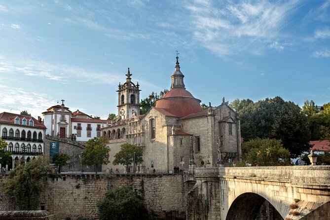 Douro Valley Historical Tour With Lunch, Winery Visit With Tastings and Panoramic Cruise - Inclusions and Amenities