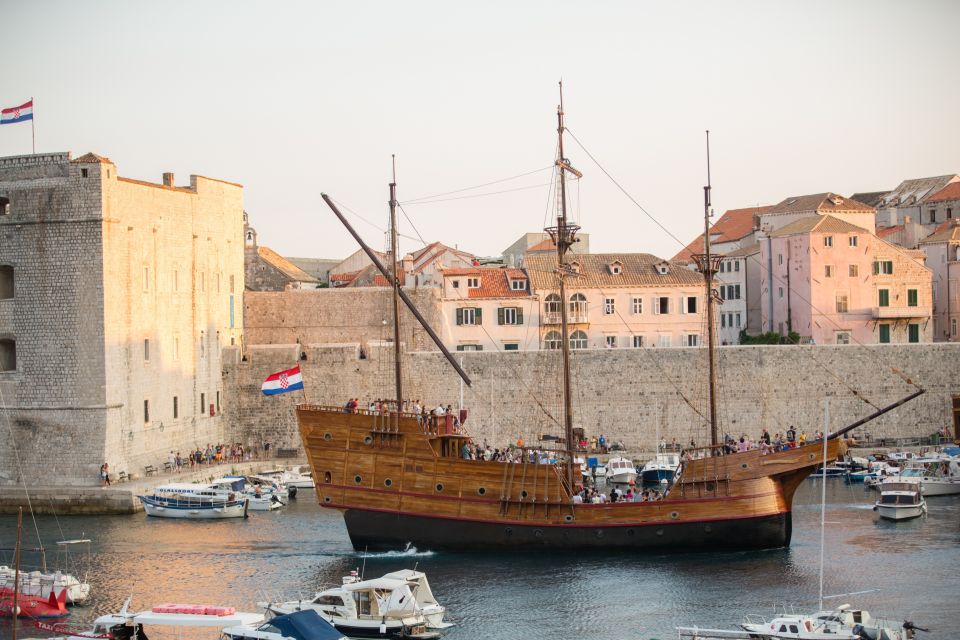 Dubrovnik: Sunset Cruise by Karaka With Sparkling Wine - Key Points