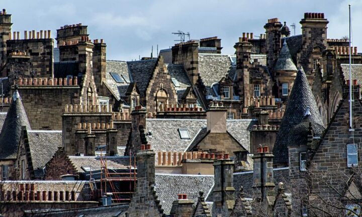 Edinburgh: 3-Hour Historical Walking Tour in Italian - Key Points