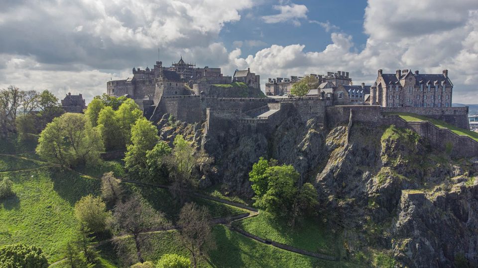 Edinburgh Castle: Guided Walking Tour With Entry Ticket - Key Points