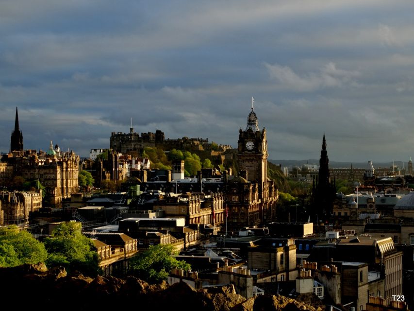 Edinburgh: Dark History Royal Mile Walking Tour - Key Points