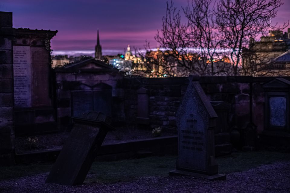 Edinburgh: Dark Secrets of the Old Town Halloween Tour - Key Points