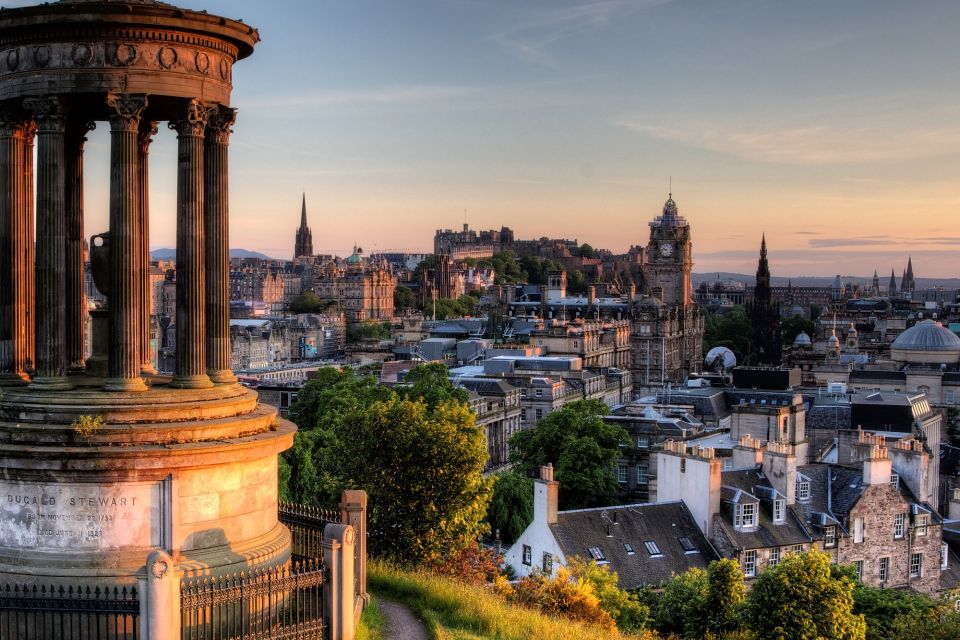 Edinburgh: First Discovery Walk and Reading Walking Tour - Key Points