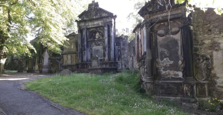 Edinburgh: Greyfriars Kirkyard Tour - Key Points