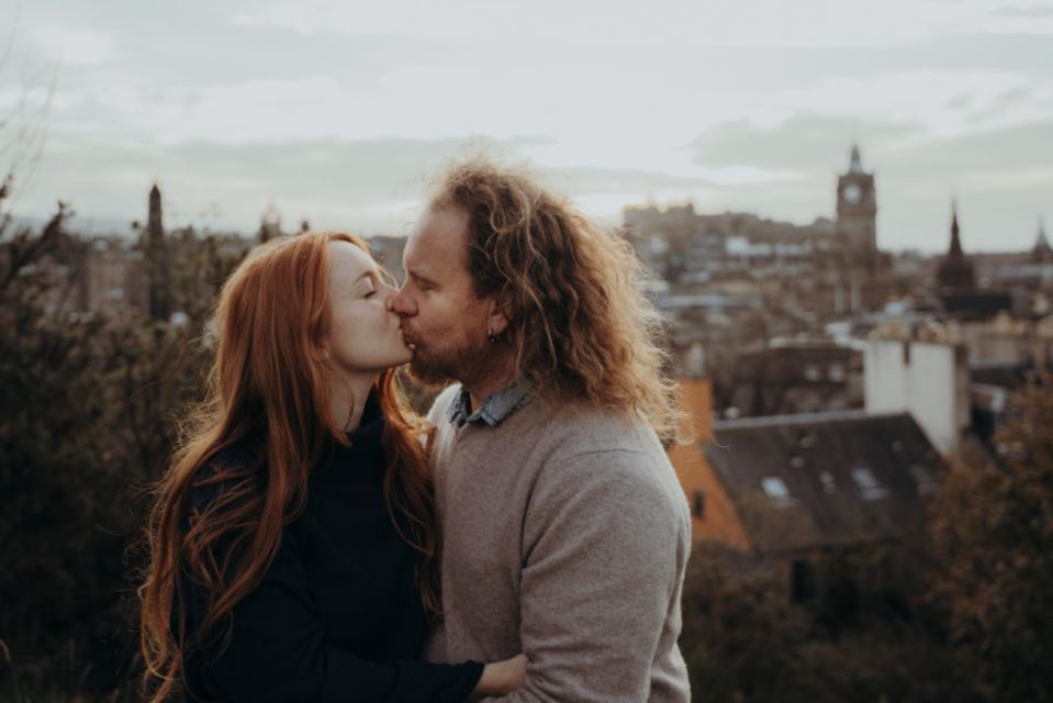 Edinburgh: Photo Shoot With a Private Vacation Photographer - Key Points