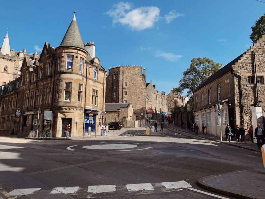 Edinburgh: Shadows of Old Town City Exploration Game - Key Points