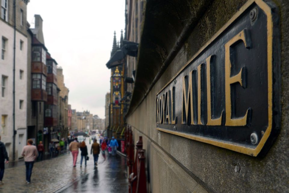 Edinburgh : The Royal Mile Old Town Guided Walking Tour - Key Points