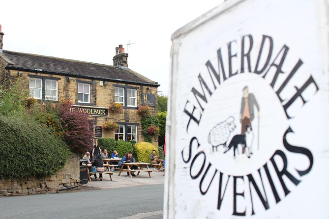 Emmerdale Classic Locations Bus Tour From Leeds - Key Points
