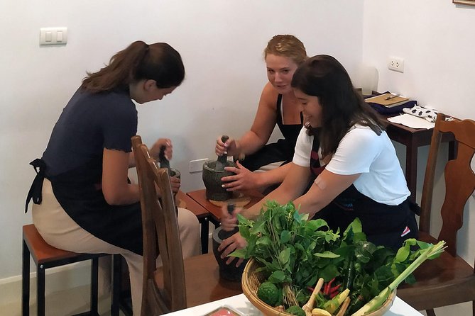 Engaging Hands-On Thai Cooking Class - Key Points