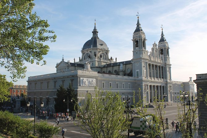 Essential Madrid Walking Tour - Key Points