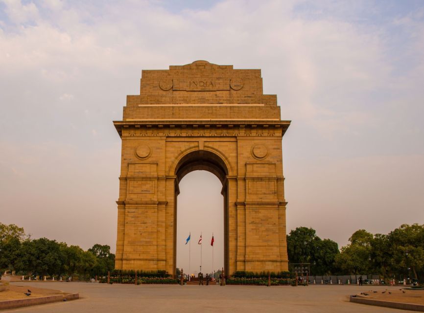 Evening Delhi City Tour 4 Hours With Guide & Transfers - Key Points