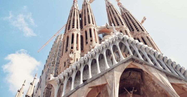 Fast-Track Access: Sagrada Familia 1.5-Hour Guided Tour - Key Points