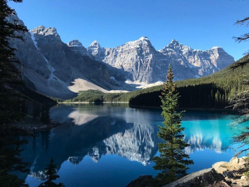 From Canmore/Banff: Sunrise at Moraine Lake - Guided Shuttle - Key Points