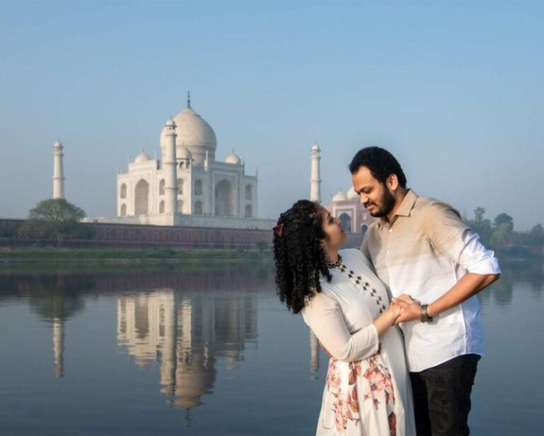 From Delhi: Taj Mahal Agra Tour With Personal Photographer.