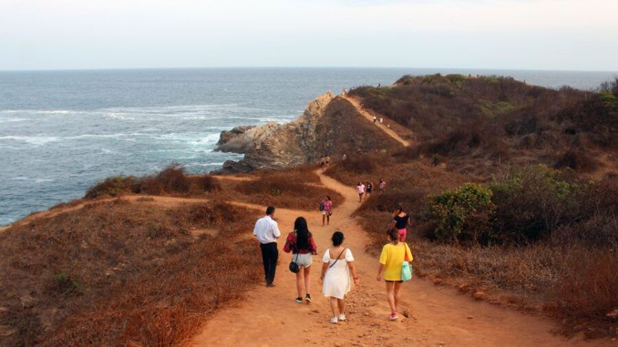 From Huatulco: Mazunte Tour and Sunset at Punta Cometa Hill