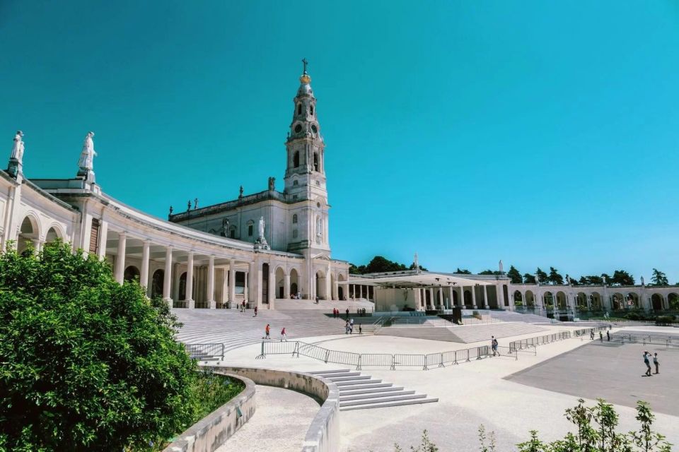 From Lisbon: Fátima, Nazaré, and Óbidos, Private Tour - Key Points