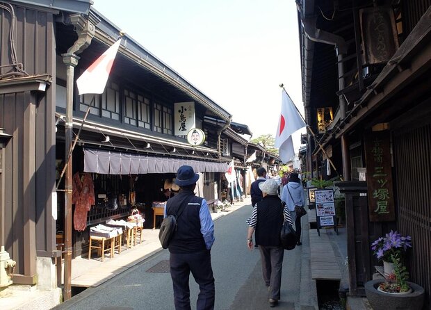 Full-Day Tour: Immerse in Takayamas History and Temples - Key Points