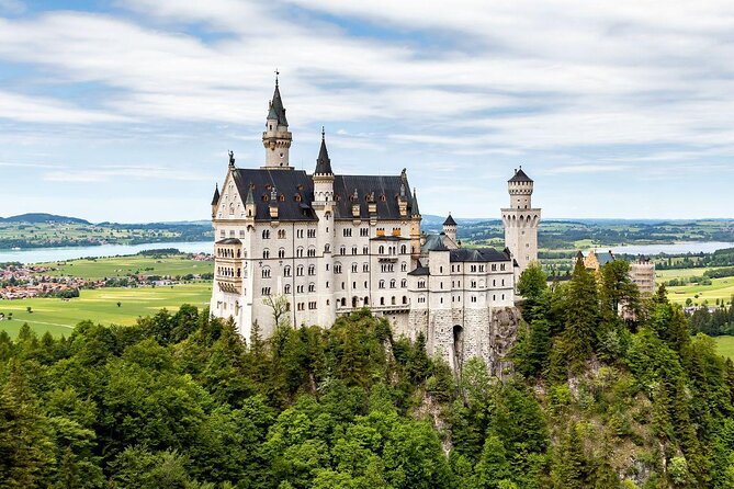 Full Day Tour to Neuschwanstein Castle Incl. Carriage Ride and Guided Tour - Key Points