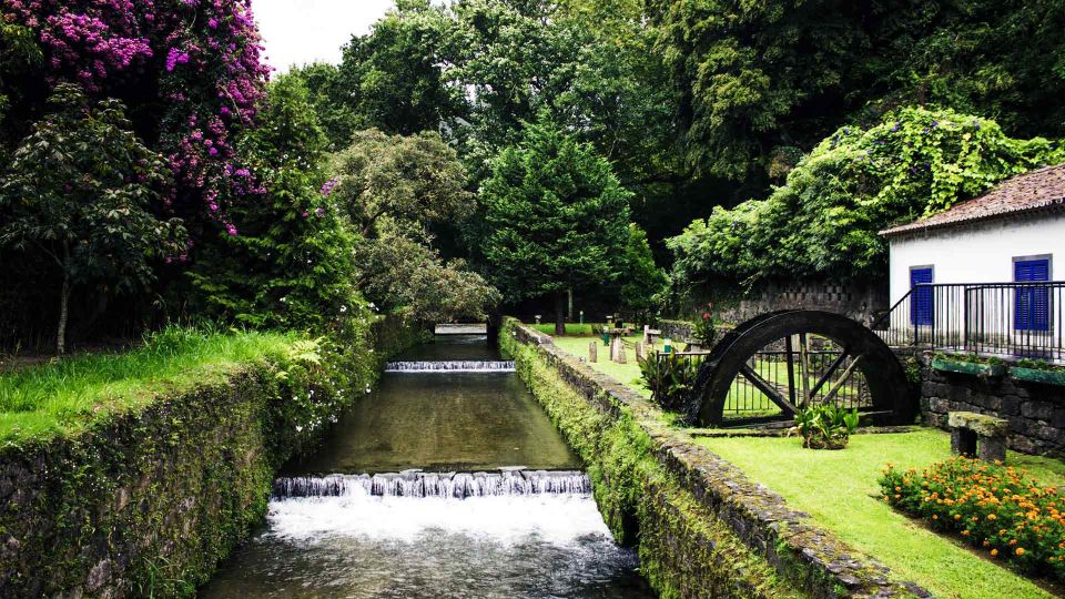 Furnas & Terra Nostra Botanic Park Guided Tour W/ Hotsprings - Key Points