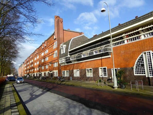 Gaudi Parallels in Amsterdam - Key Points